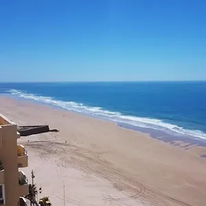 Romantica Vista Al Paseo Maritimo De Cádiz